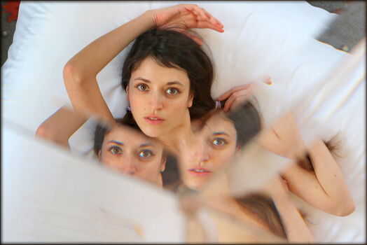 Chloevalentina leaked private photo uncensored HD quality