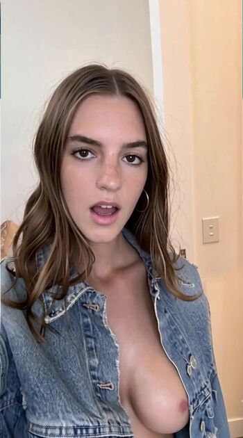 Emily feld  page leaked private photo uncensored HD quality