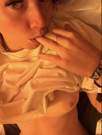 Evatouteseule leaked private photo uncensored HD quality
