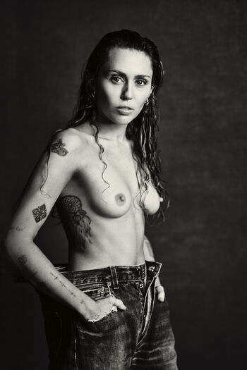Miley cyrus page leaked private photo uncensored HD quality