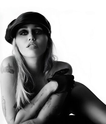 Miley cyrus leaked private photo uncensored HD quality