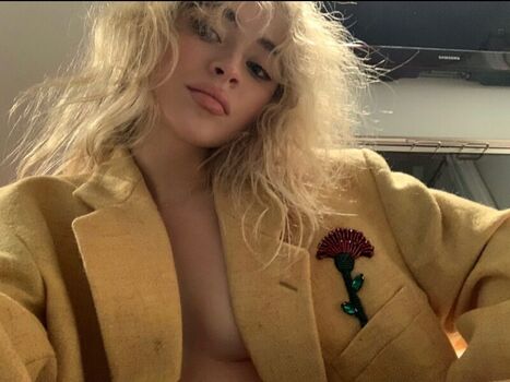 Sabrina carpenter leaked private photo uncensored HD quality