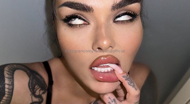 Zusjeofficial  page leaked private photo uncensored HD quality